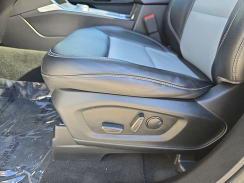 Used 2022 Ford Explorer XLT w/ Equipment Group 202A image 31