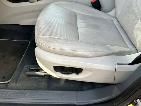 Used 2019 Land Rover Discovery Sport SE image 21