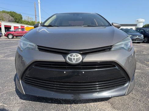 Used 2017 Toyota Corolla LE FWD image 2