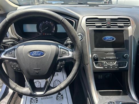 Used 2019 Ford Fusion SEL FWD image 38