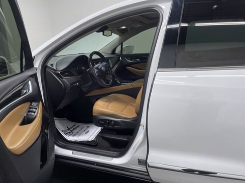 Used 2018 Buick Enclave Essence image 9