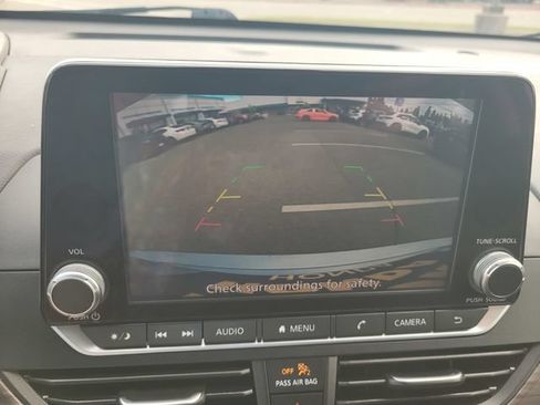 Used 2024 Nissan Altima 2.5 SV FWD image 21