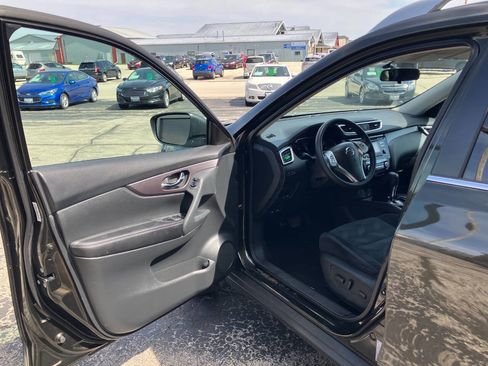 Used 2016 Nissan Rogue SV AWD/4WD image 9