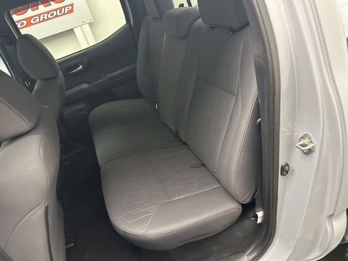 Used 2018 Toyota Tacoma TRD Sport w/ Technology Package image 13