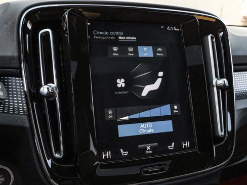 Used 2021 Volvo XC40 T4 R-Design image 29