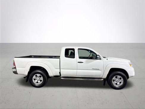Used 2012 Toyota Tacoma PreRunner w/ SR5 Pkg RWD image 5