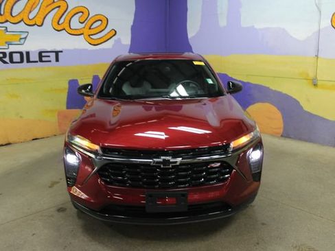 Used 2024 Chevrolet Trax RS w/ Sunroof Package FWD image 3