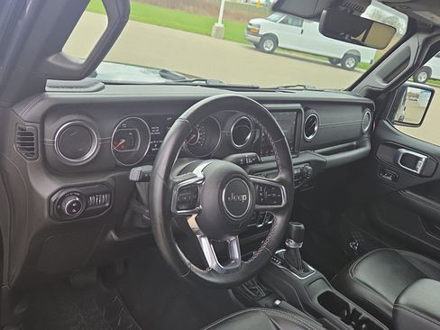 Used 2021 Jeep Gladiator Overland w/ Uconnect 4C Nav & Sound Group AWD/4WD image 18