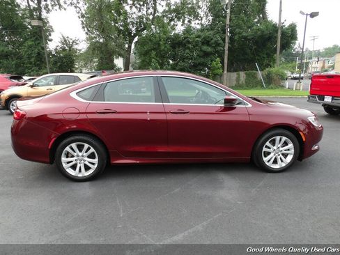 Used 2016 Chrysler 200 Limited w/ Anniversary Edition FWD image 4