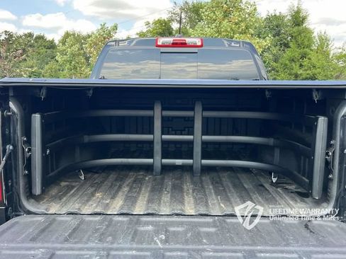Used 2022 Chevrolet Colorado Z71 w/ Z71 Midnight Edition AWD/4WD image 22