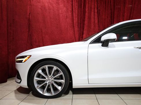 Used 2021 Volvo S60 T5 Momentum FWD image 5