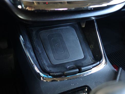 Used 2017 Toyota Avalon Limited image 26