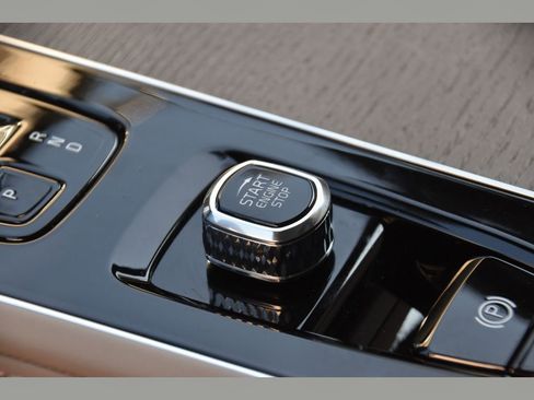 New 2026 Volvo XC90 B6 Plus w/ Protection Package Premier image 37