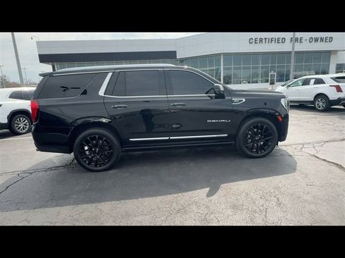 Used 2022 GMC Yukon Denali w/ Denali Premium Package image 9