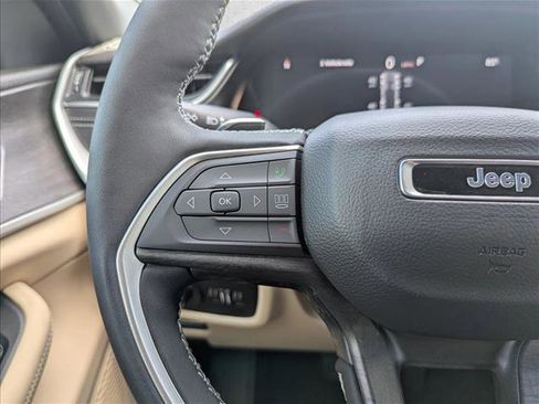 New 2025 Jeep Grand Cherokee Limited image 12