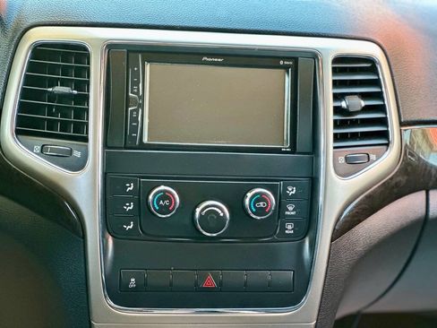 Used 2012 Jeep Grand Cherokee Laredo w/ Laredo E Group AWD/4WD image 13