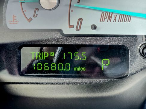 Used 2002 Ford Thunderbird image 21