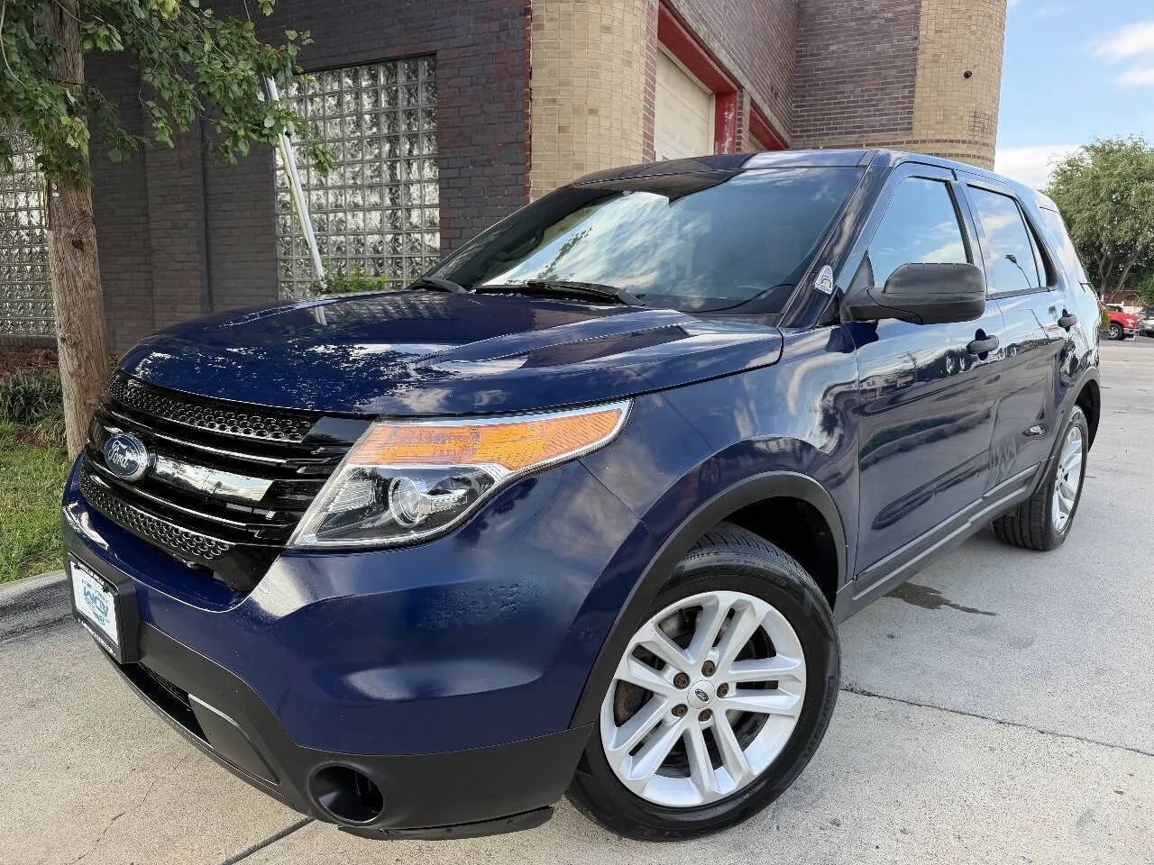 Used 2015 Ford Explorer 4WD Police Interceptor w/ 2-tone Vinyl Package #1 image 2