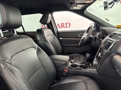 Used 2018 Ford Explorer Limited image 16