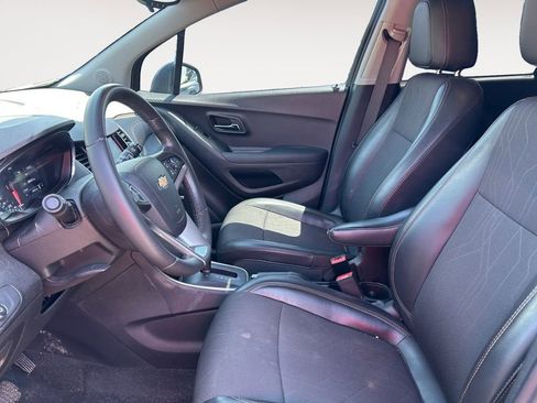 Used 2020 Chevrolet Trax LT w/ Sun & Sound Package AWD/4WD image 9