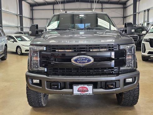 Used 2019 Ford F250 Lariat w/ Lariat Ultimate Package AWD/4WD image 2