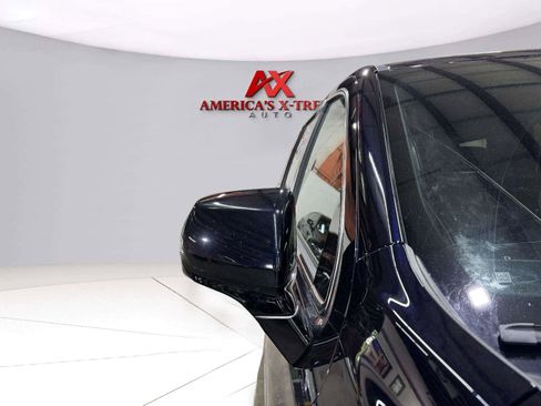Used 2022 GMC Yukon SLT w/ SLT Luxury Package AWD/4WD image 17