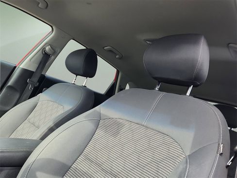 Used 2018 Kia Niro LX image 17