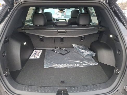 Certified 2025 Chevrolet Equinox ACTIV w/ Convenience Package III image 30