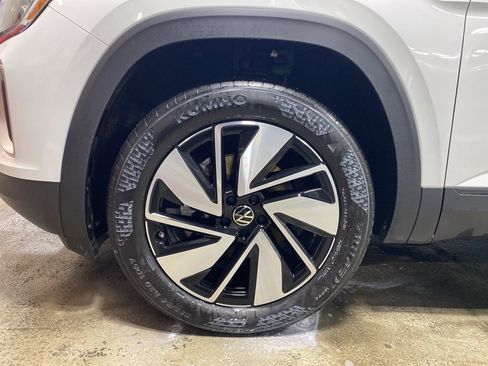 Used 2025 Volkswagen Atlas SE image 9