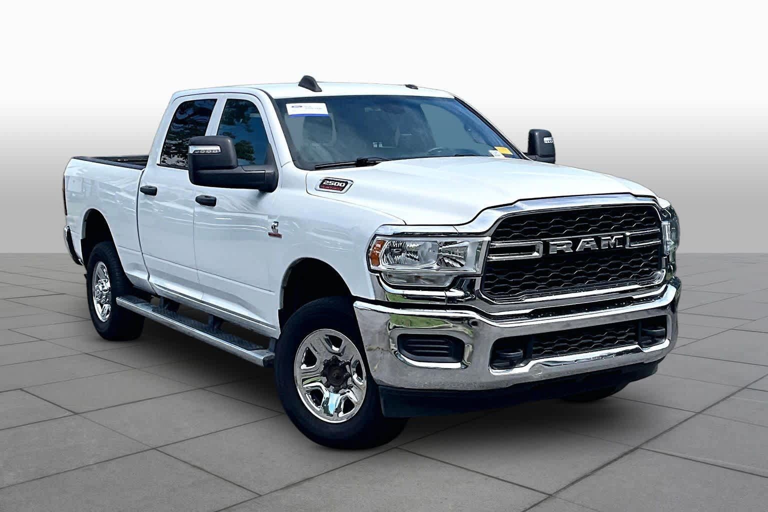 Used 2024 RAM 2500 Tradesman w/ Chrome Appearance Group AWD/4WD image 4