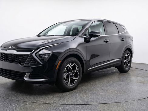 Used 2025 Kia Sportage LX image 3