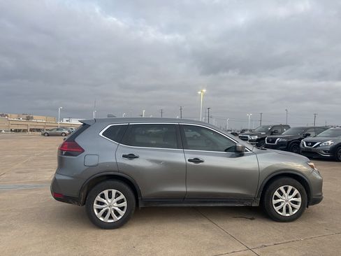 Used 2018 Nissan Rogue S image 25