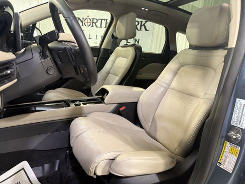 Used 2025 Lincoln Corsair Reserve w/ Equipment Group 202A AWD/4WD image 10