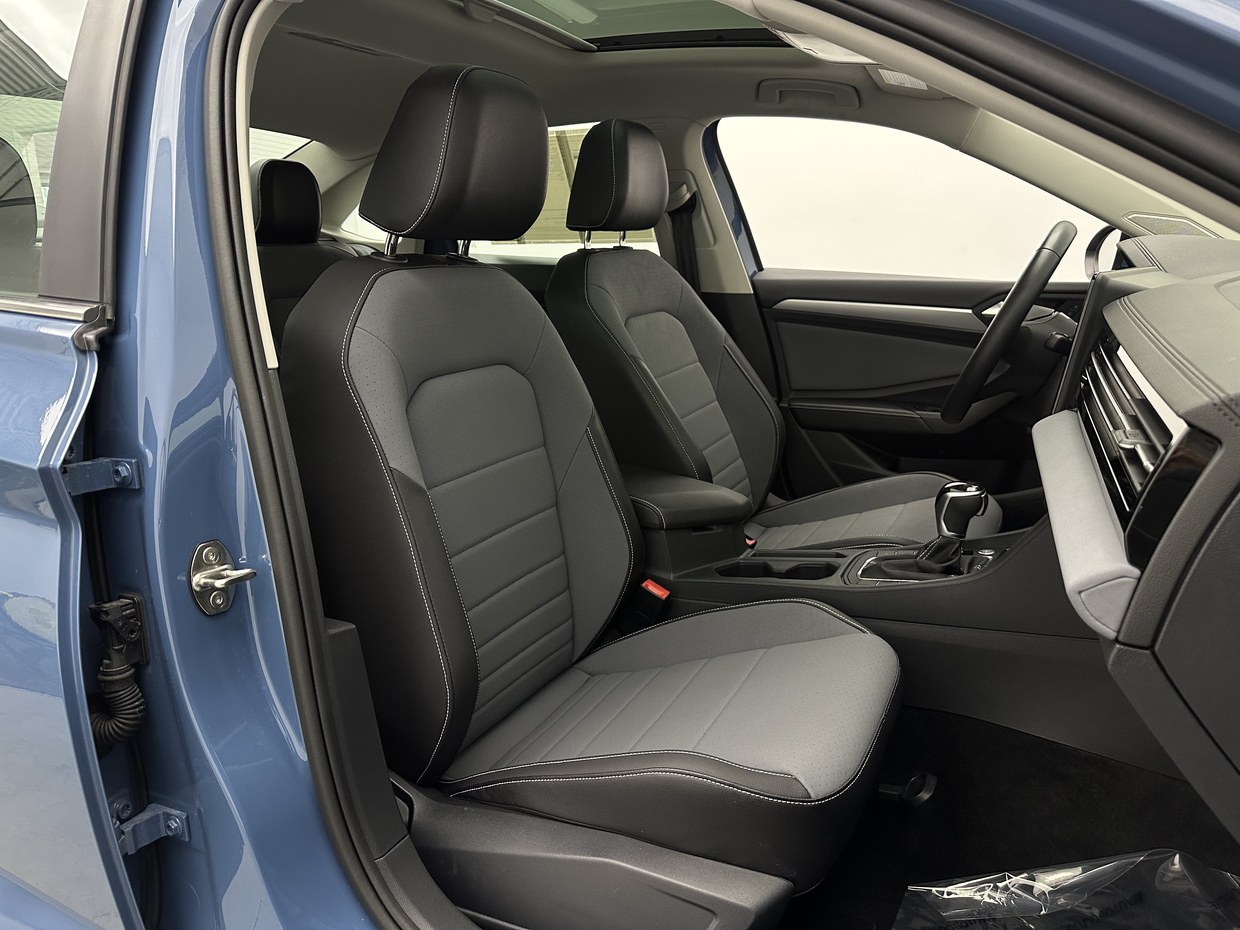 Used 2026 Volkswagen Jetta SE FWD image 39