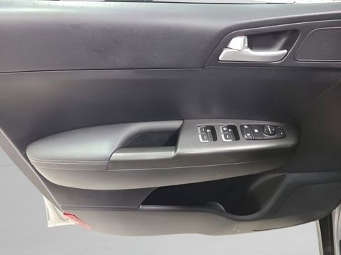Used 2022 Kia Sportage LX FWD image 18