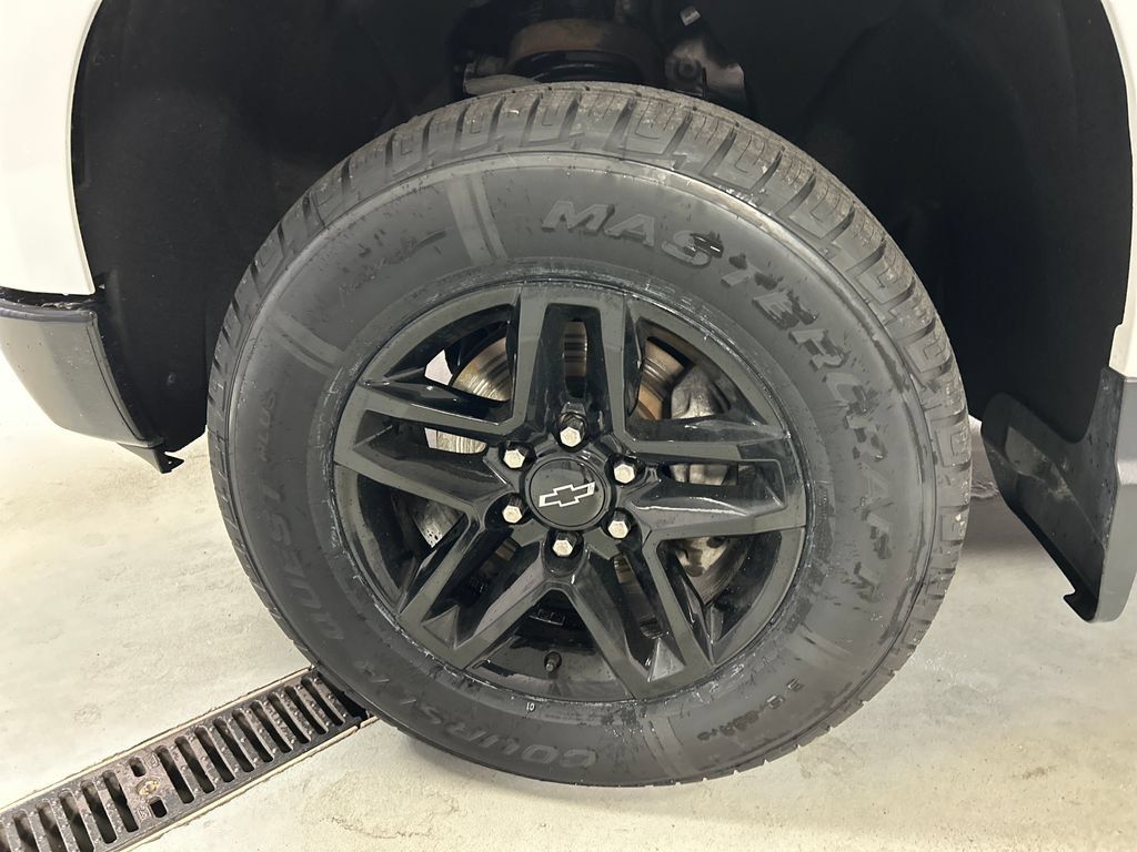 Used 2023 Chevrolet Silverado 1500 LT Trail Boss AWD/4WD image 9