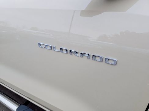 Used 2024 Chevrolet Colorado Z71 w/ Z71 Convenience Package 2 image 8