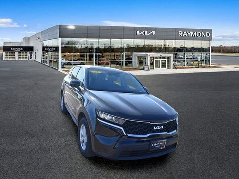 Used 2023 Kia Sorento LX AWD/4WD image 9