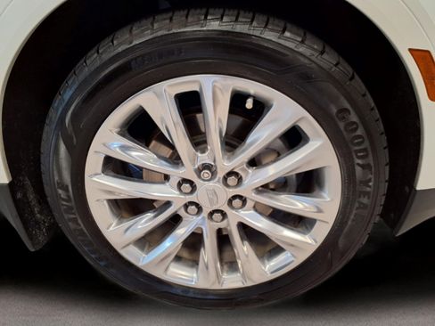 Used 2018 Cadillac XT5 Platinum w/ Driver Assist Package AWD/4WD image 8