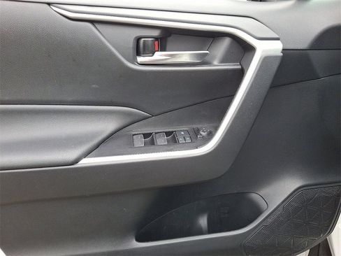 Used 2022 Toyota RAV4 XLE image 13