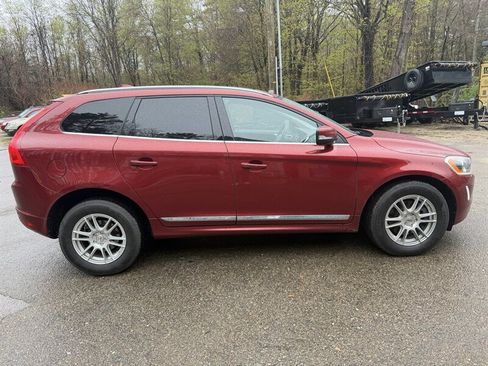Used 2015 Volvo XC60 T6 w/ Proximity Package AWD/4WD image 4
