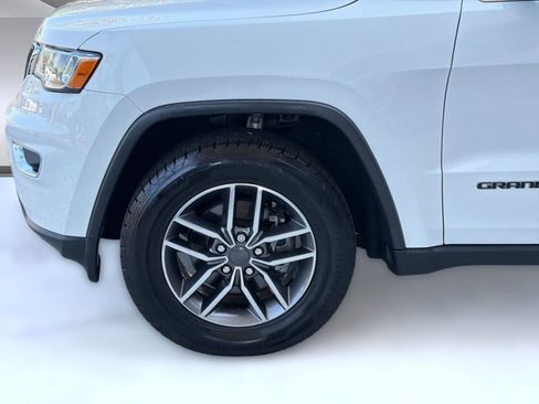 Used 2019 Jeep Grand Cherokee Limited image 12