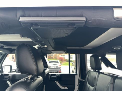 Used 2018 Jeep Wrangler Unlimited Sahara w/ Dual Top Group image 12