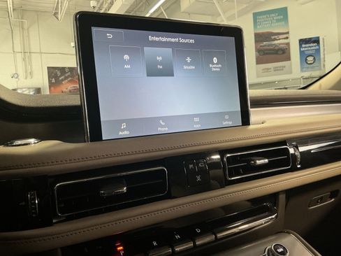 Used 2023 Lincoln Aviator AWD image 19