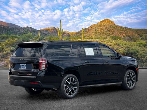 Used 2023 Chevrolet Suburban RST w/ Luxury Package AWD/4WD image 4