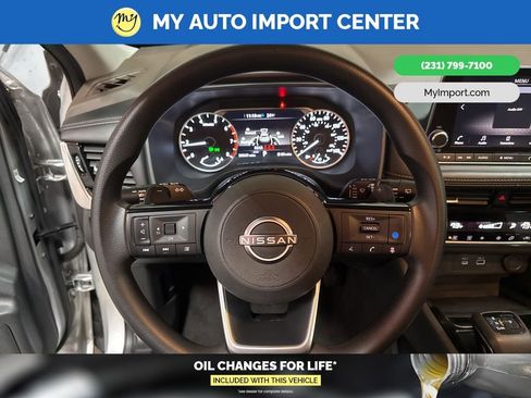 Used 2022 Nissan Rogue SV image 15