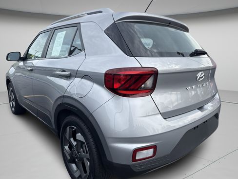 Used 2025 Hyundai Venue SEL FWD image 40