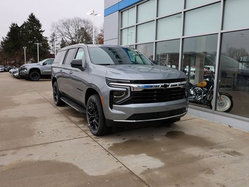 New 2026 Chevrolet Suburban LS w/ LPO, Dark Essentials Package image 2