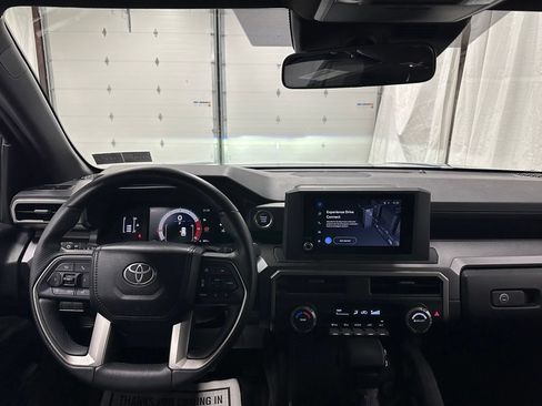 Used 2025 Toyota 4Runner SR5 AWD/4WD image 16
