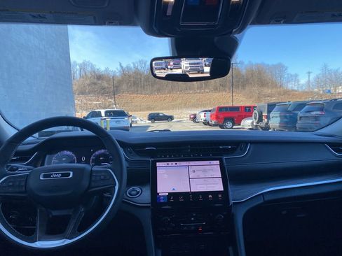 Used 2023 Jeep Grand Cherokee L Limited w/ Black Appearance Package image 24